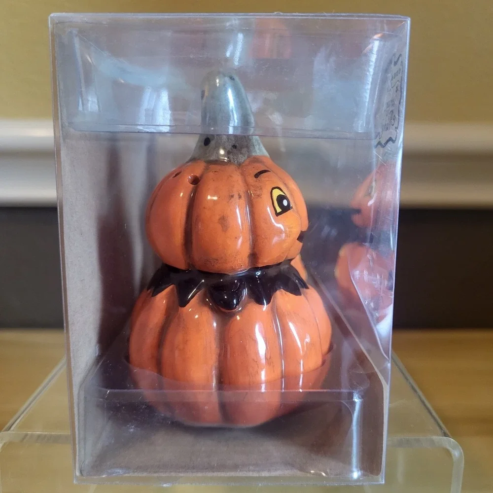 Johanna Parker Transpac Vintage Style Stacked Pumpkin Salt Pepper Shakers